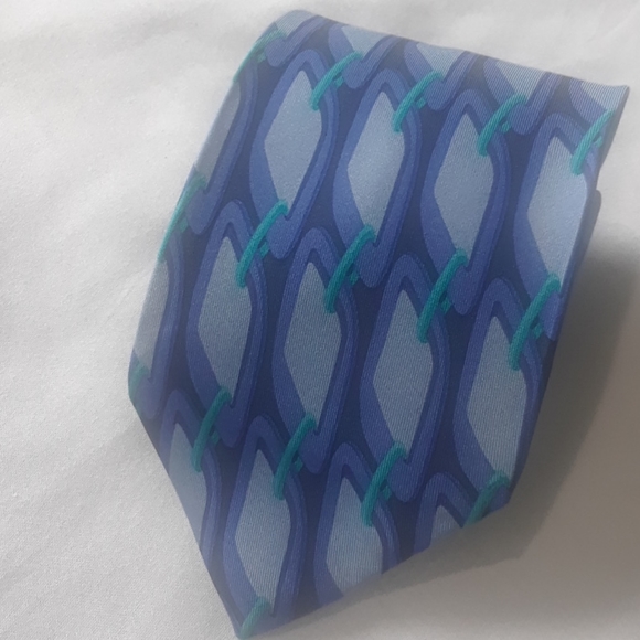Authentic Gucci 100% silk tie, made in Italy. - Picture 1 of 8
